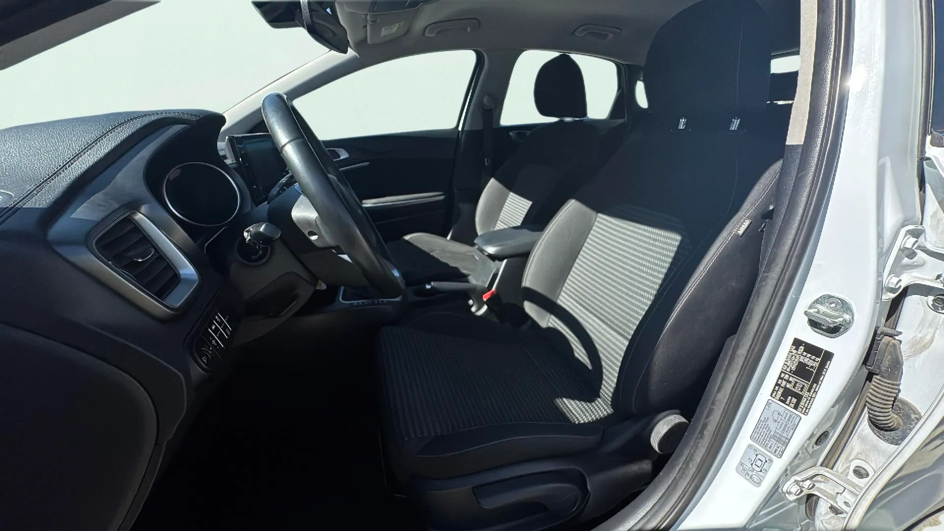 Kia Ceed 1.6 MHEV iMT Drive - foto 9