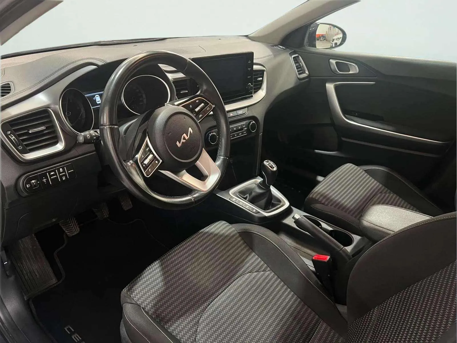 Kia Ceed 1.6 MHEV iMT Drive - foto 8