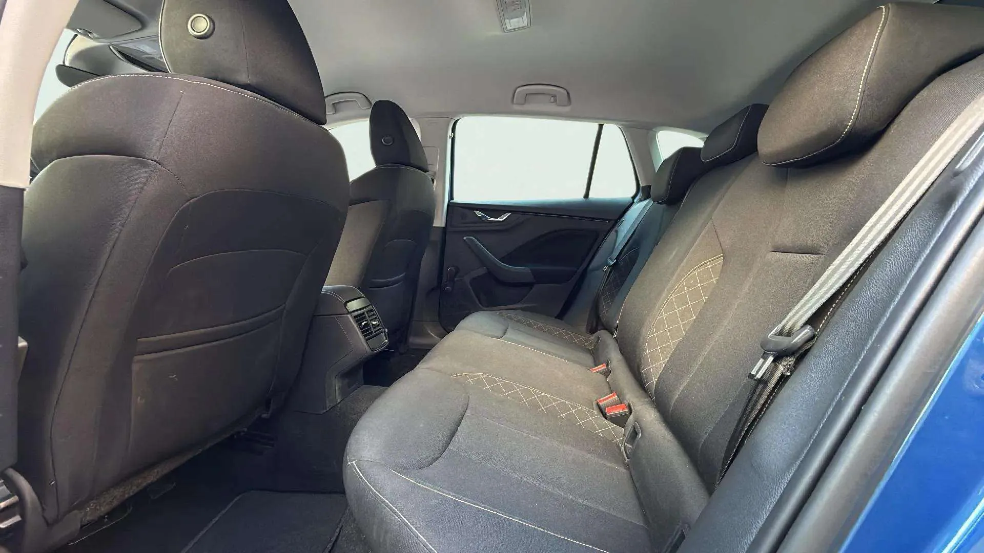 Škoda Scala 1.0 TSI Ambition - foto 25