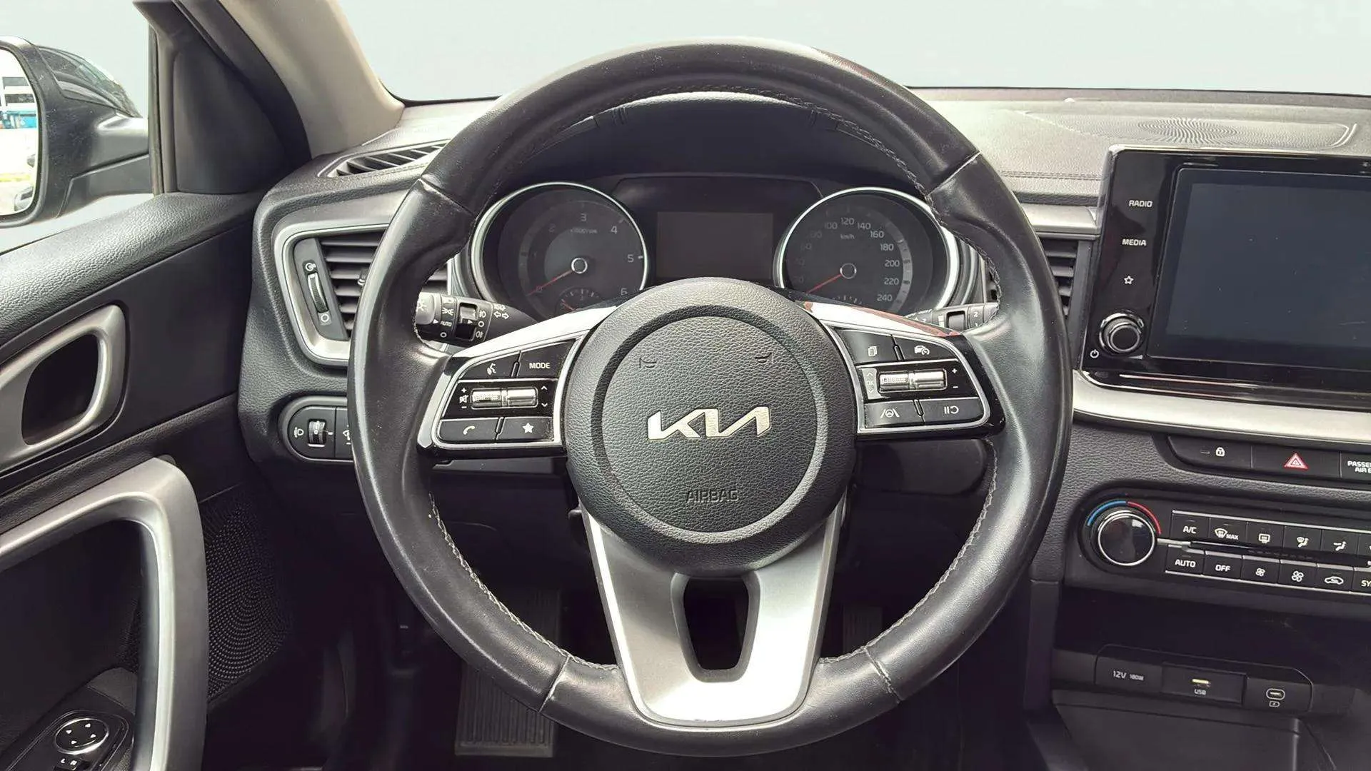 Kia Ceed 1.6 MHEV iMT Drive - foto 14