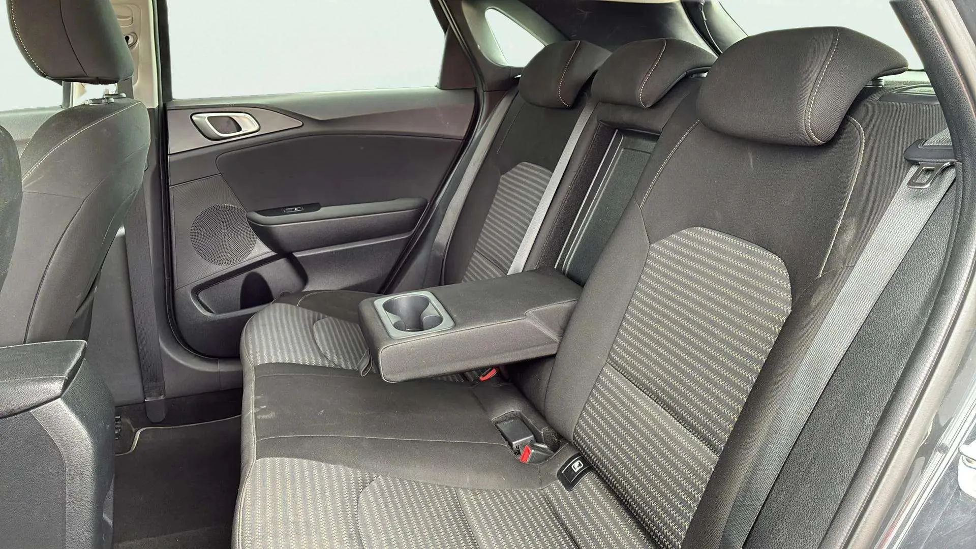 Kia Ceed 1.6 MHEV iMT Drive - foto 27