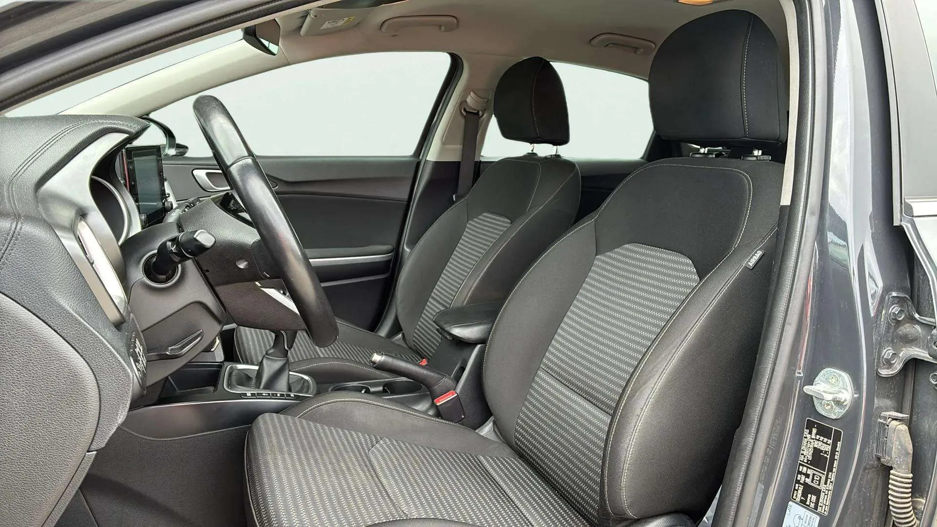 Kia Ceed 1.6 MHEV iMT Drive - foto 11