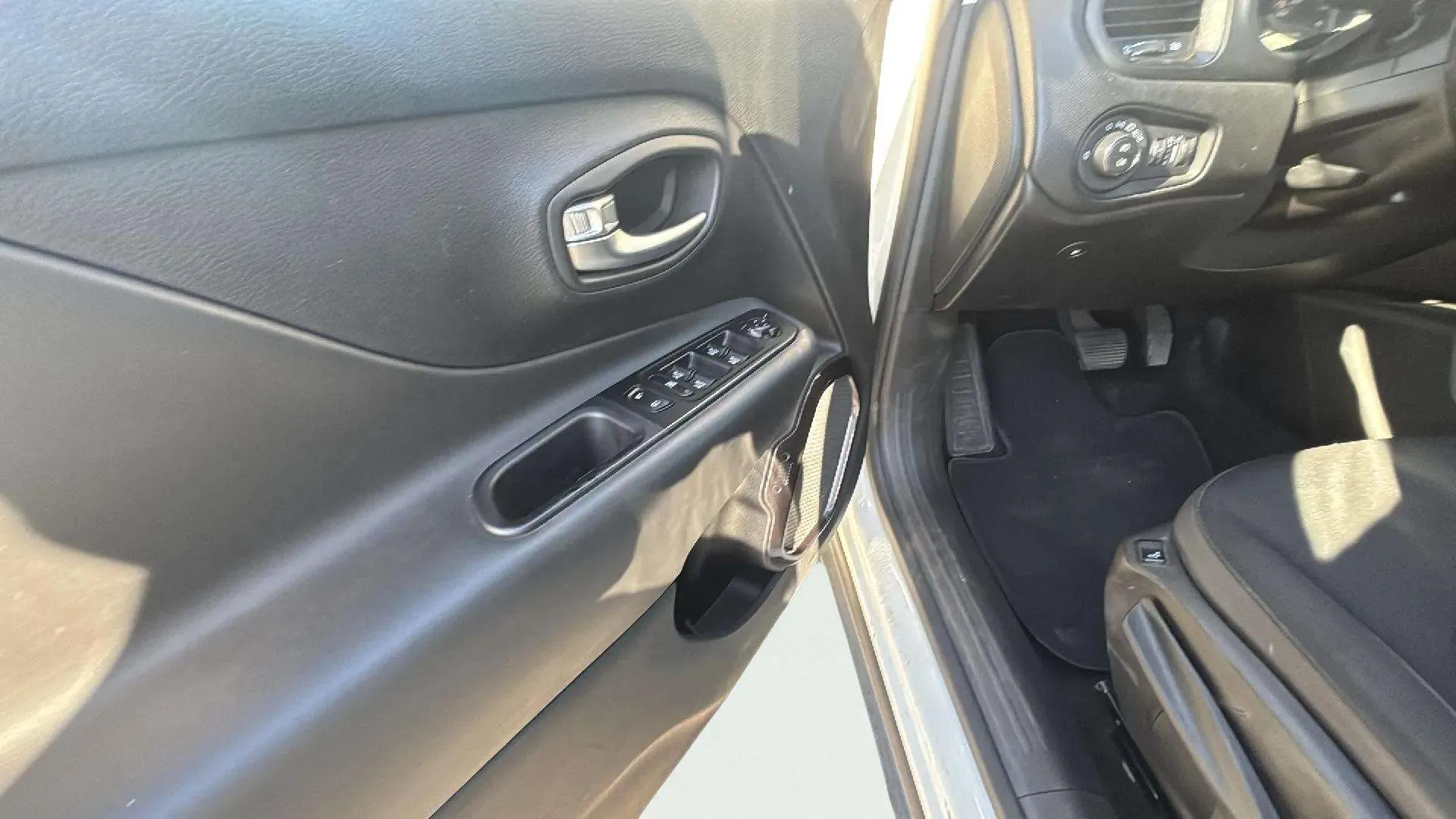 Jeep Renegade 4xe 1.3 PHEV Limited - foto 18