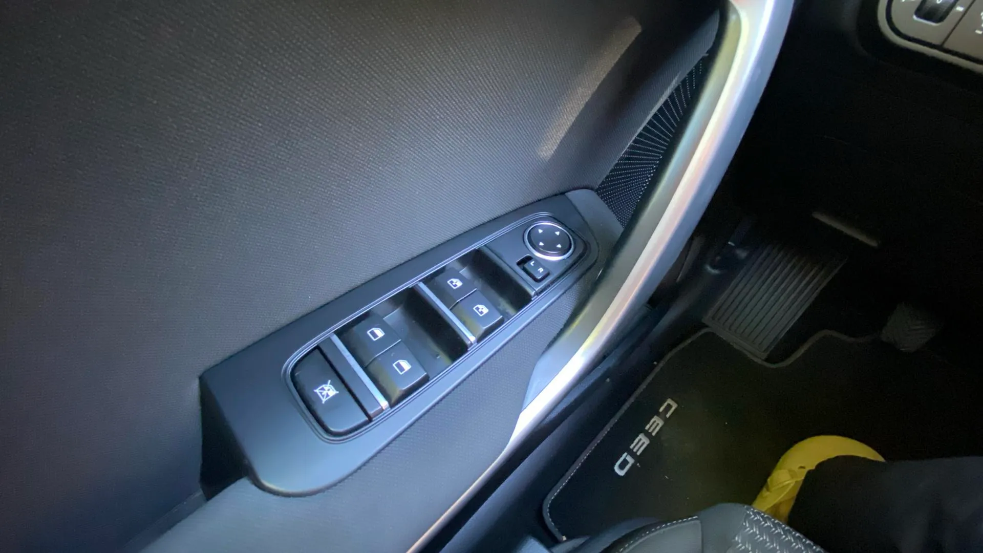 Kia Ceed 1.6 MHEV iMT Drive - foto 17
