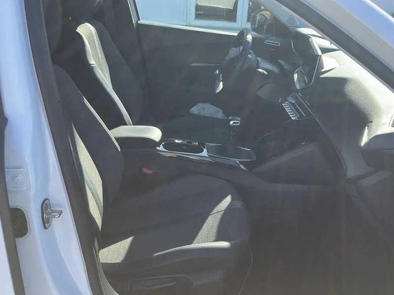Peugeot 2008 Allure BlueHDi - foto 29
