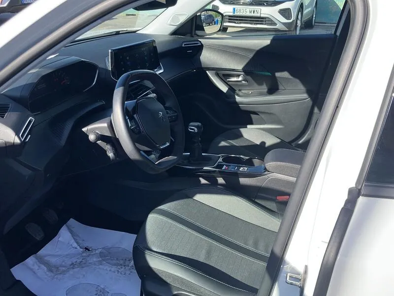 Peugeot 2008 Allure BlueHDi - foto 18