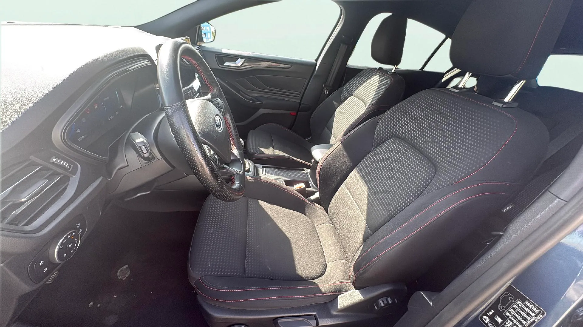 Ford Focus 1.0 Ecob. MHEV ST-Line Design SIP - foto 26