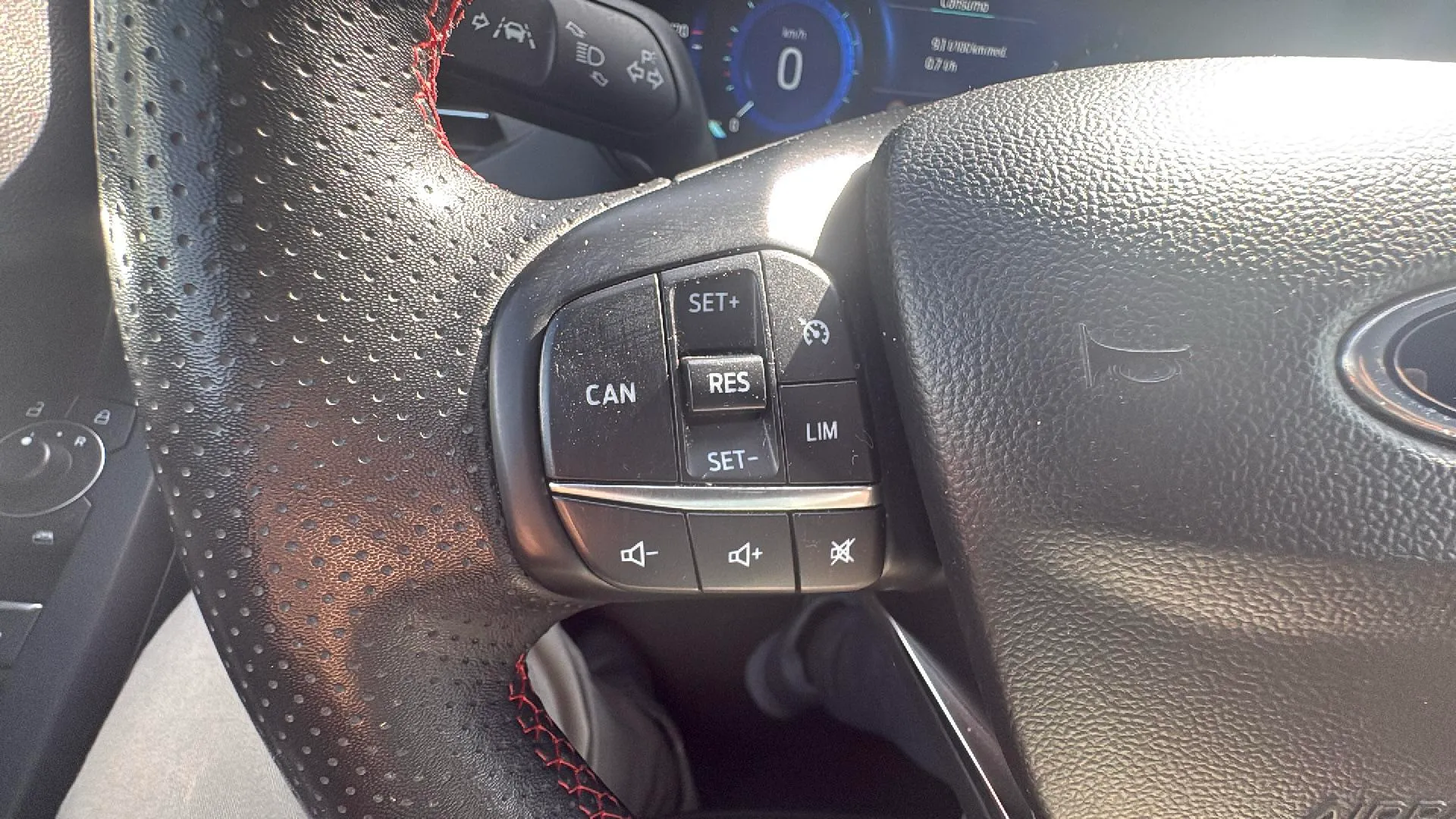 Ford Focus 1.0 Ecob. MHEV ST-Line Design SIP - foto 13