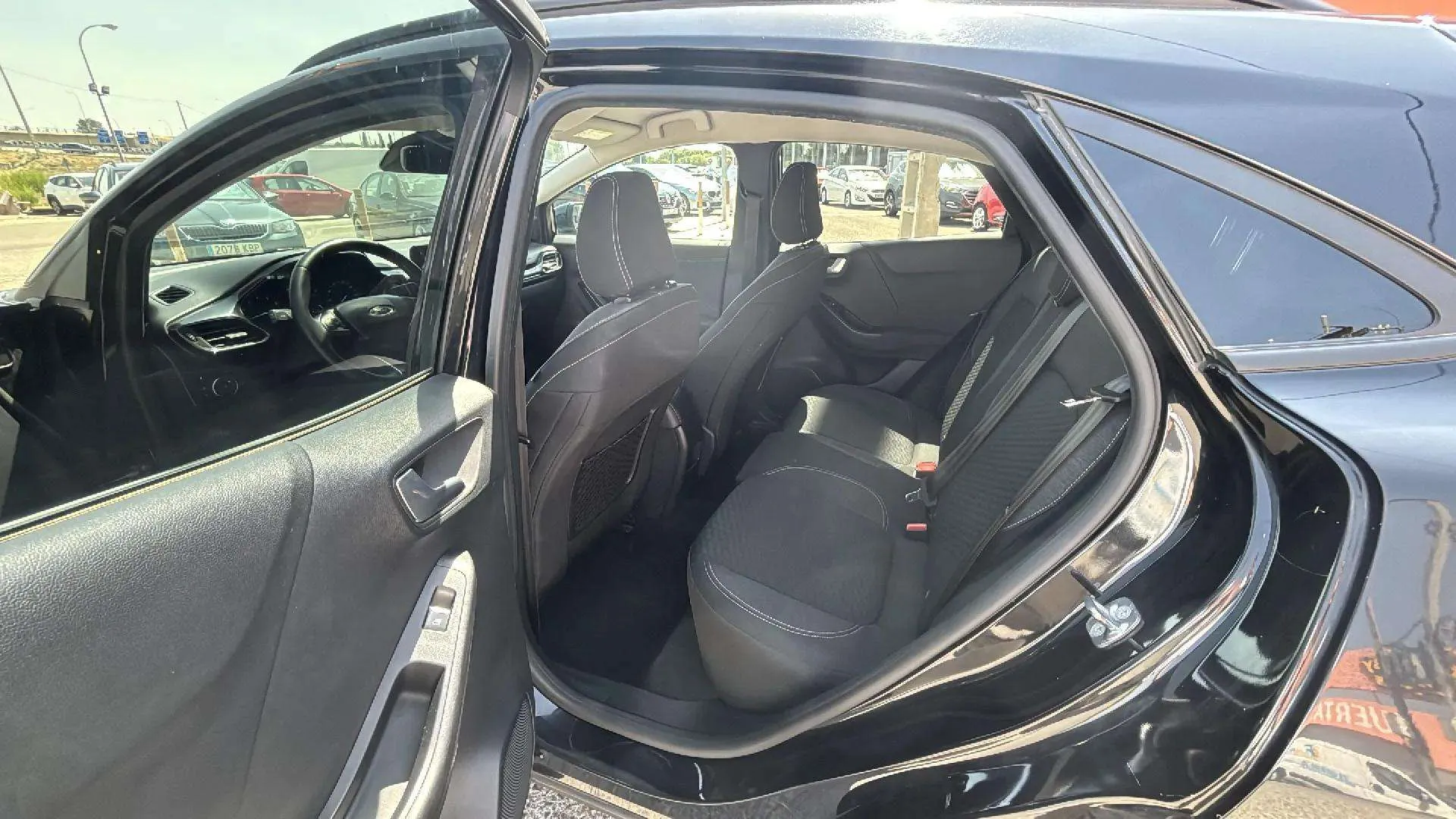 Ford Puma 1.0 EcoBoost Titanium Design MHEV - foto 12