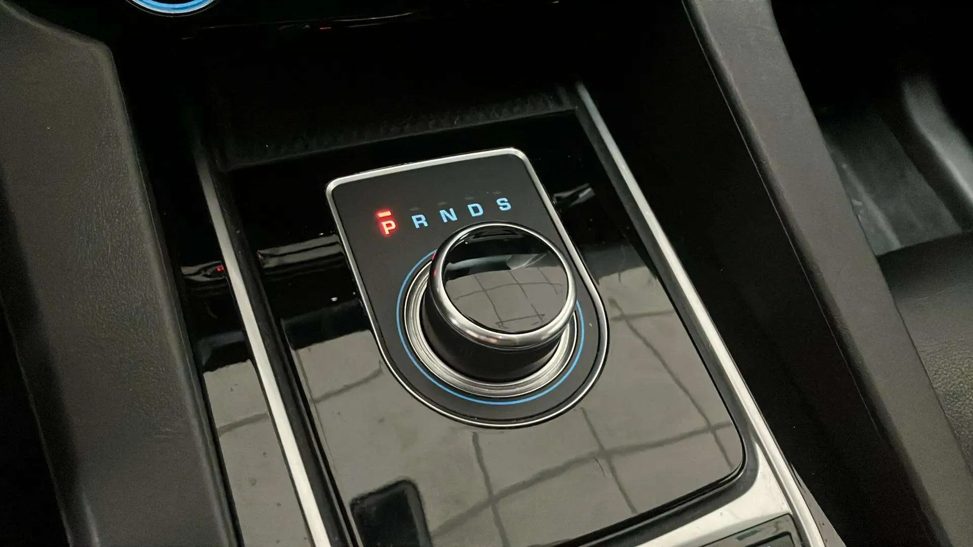 Jaguar F-Pace 2.0L i4D AWD Prestige - foto 18
