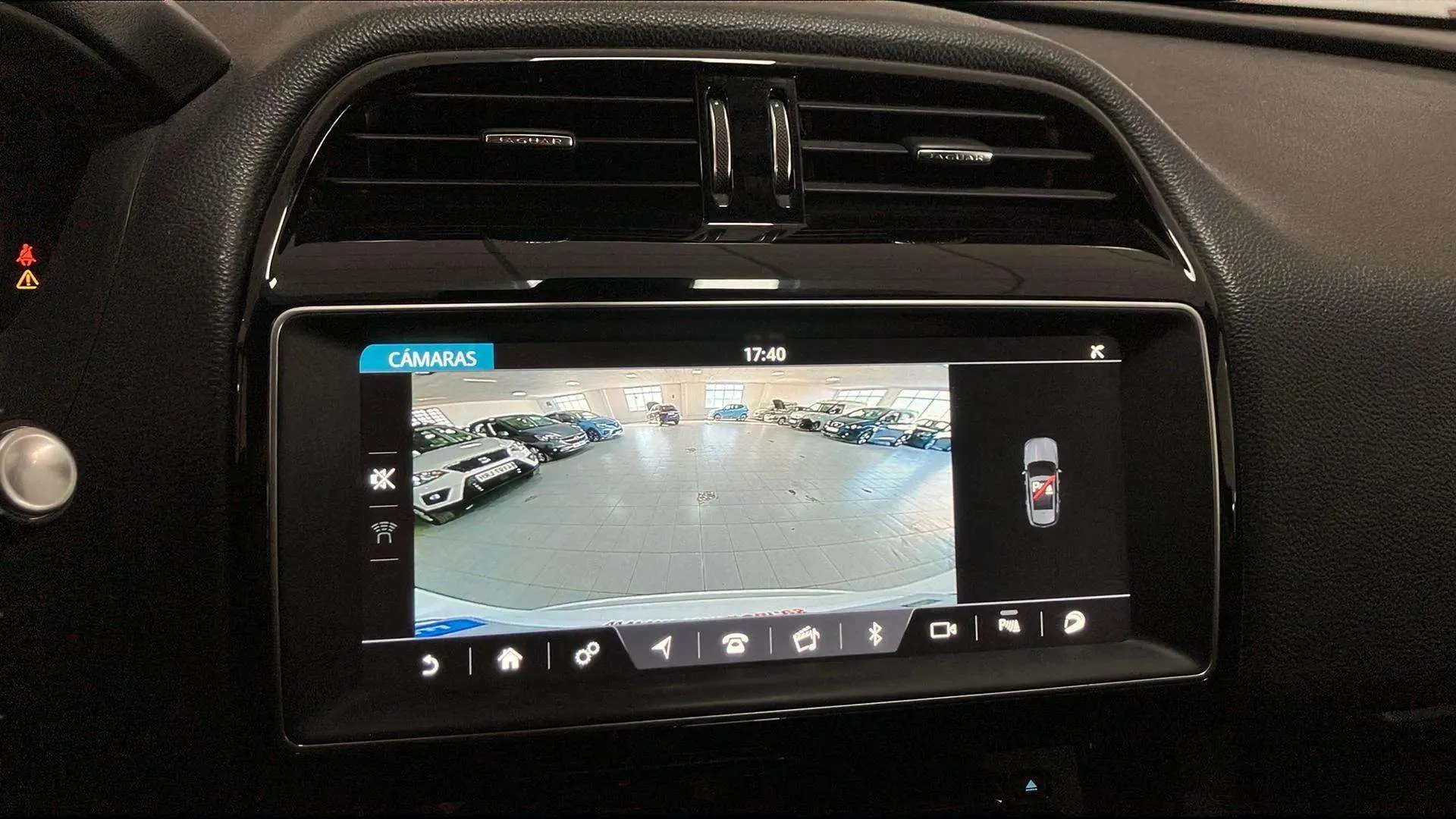 Jaguar F-Pace 2.0L i4D AWD Prestige - foto 16