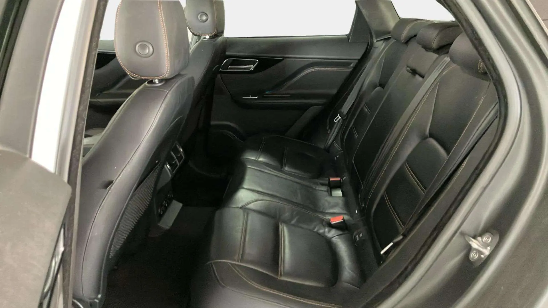 Jaguar F-Pace 2.0L i4D AWD Prestige - foto 22