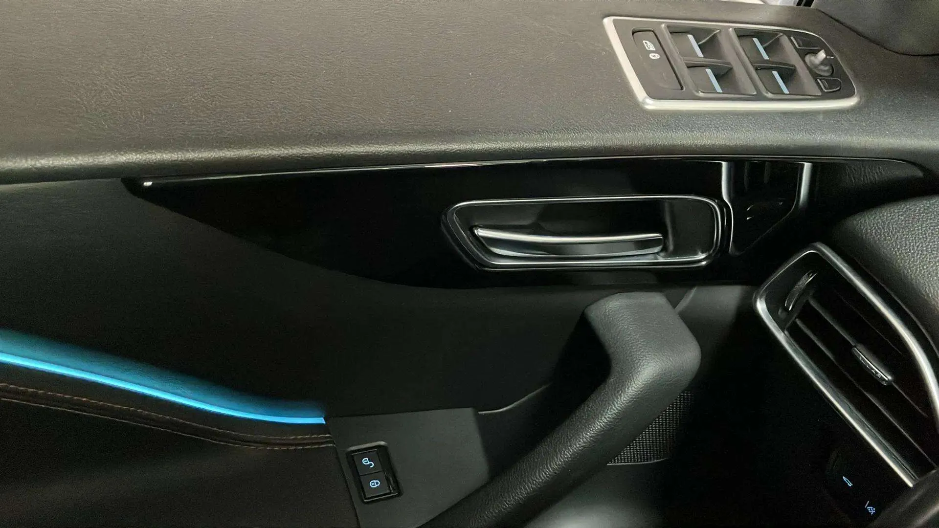 Jaguar F-Pace 2.0L i4D AWD Prestige - foto 20
