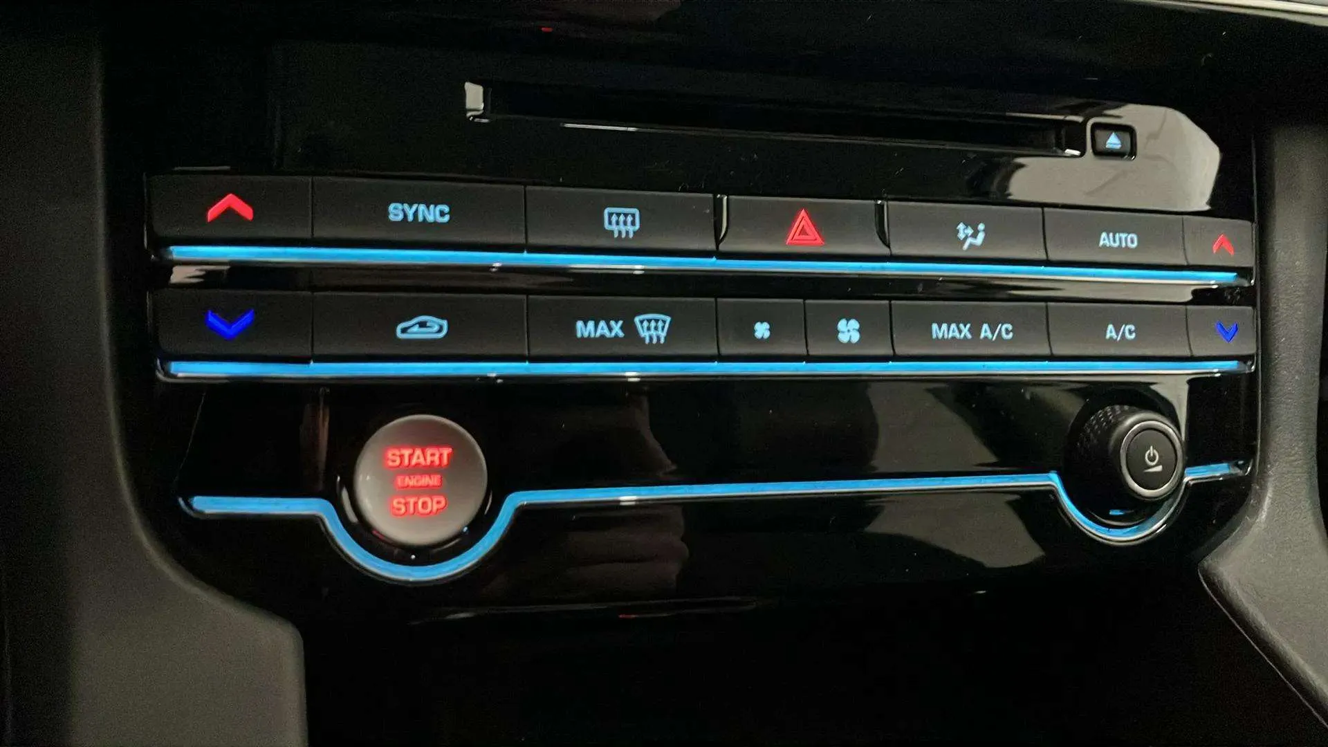Jaguar F-Pace 2.0L i4D AWD Prestige - foto 17