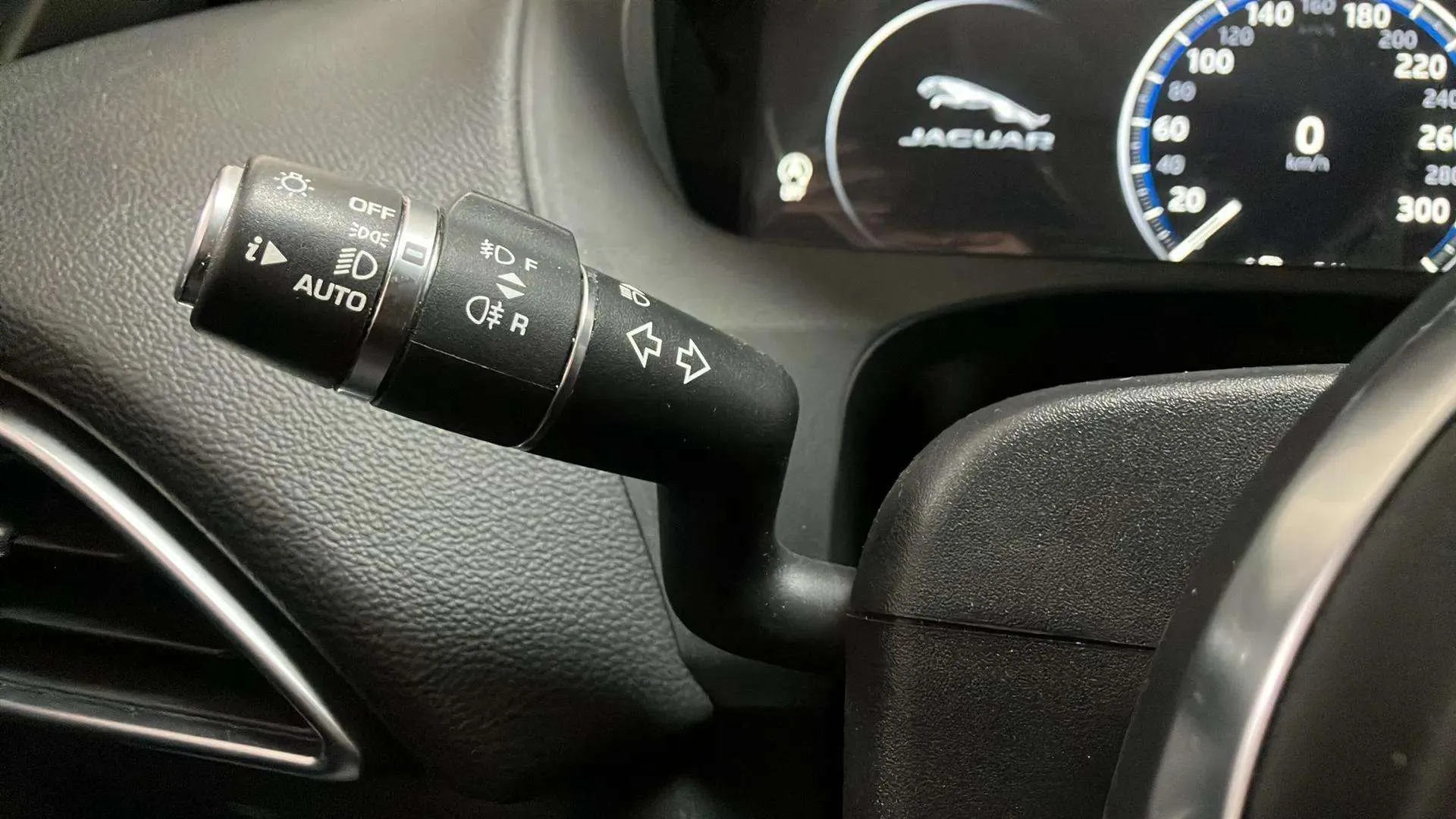 Jaguar F-Pace 2.0L i4D AWD Prestige - foto 13