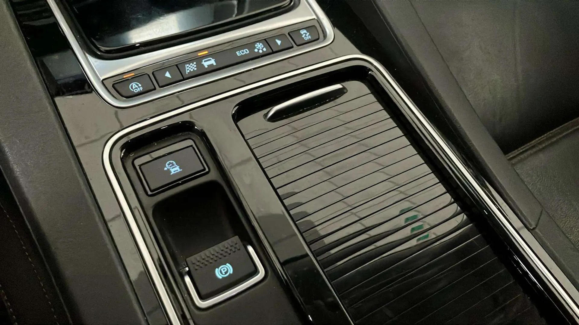Jaguar F-Pace 2.0L i4D AWD Prestige - foto 19