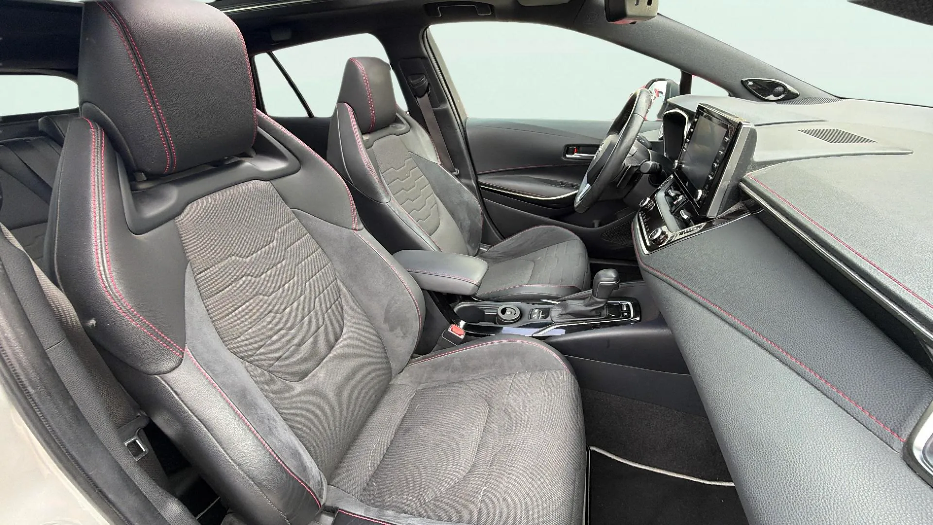 Toyota Corolla 2.0 180H Feel! E-CVT Touring Sport - foto 17