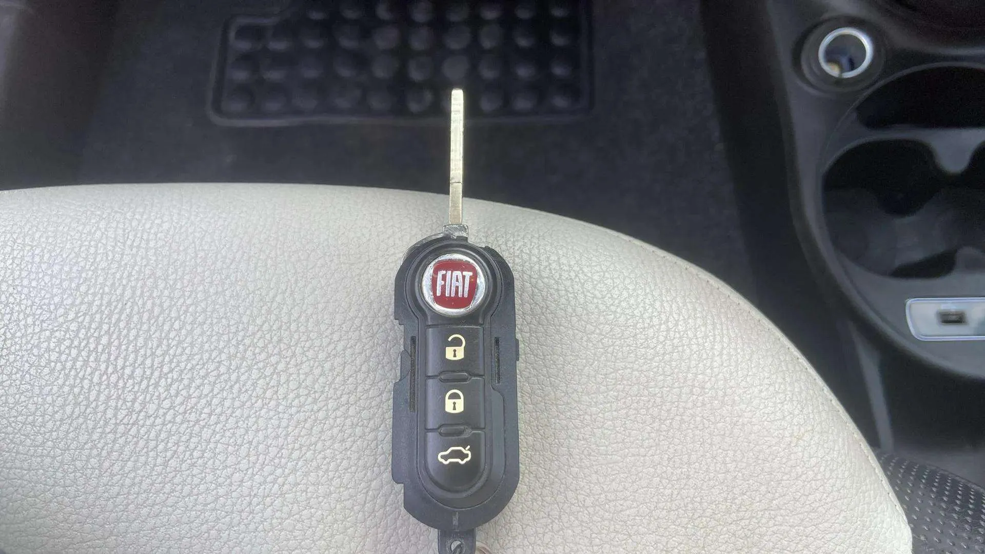 Fiat 500 Club 1.0 Hybrid - foto 20