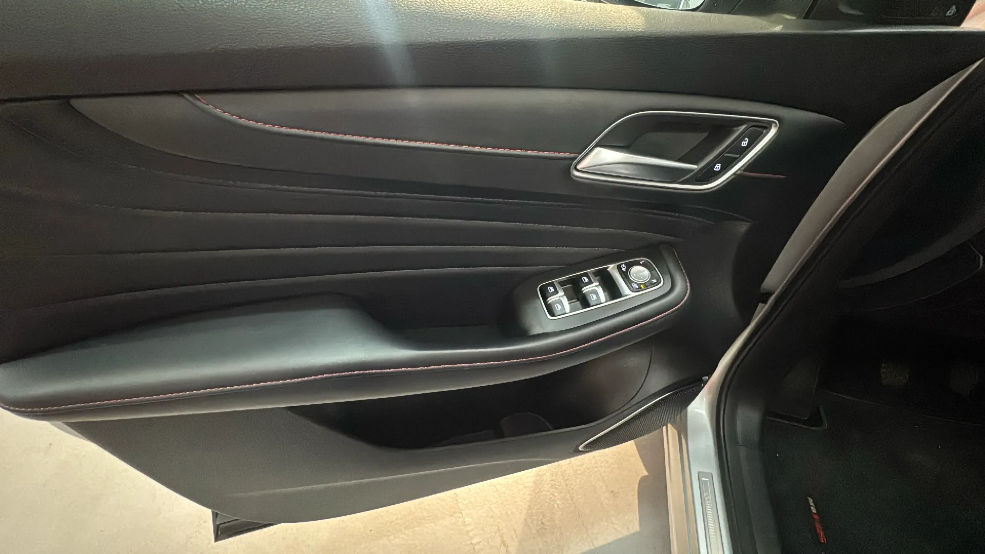 MG HS 1.5 Turbo GDI Luxury - foto 24