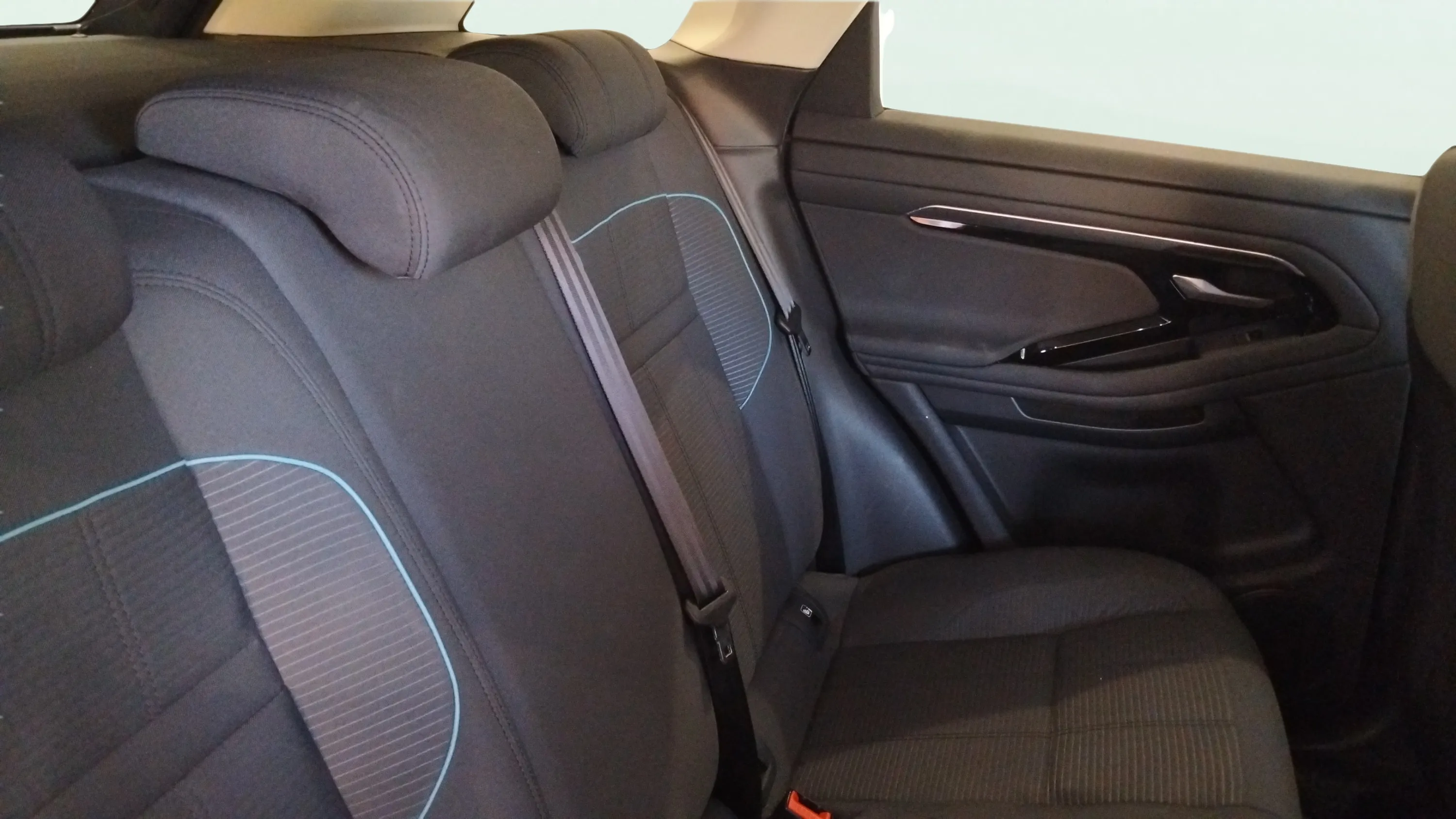 Land Rover Range Rover Evoque 2.0 D150 4WD - foto 9