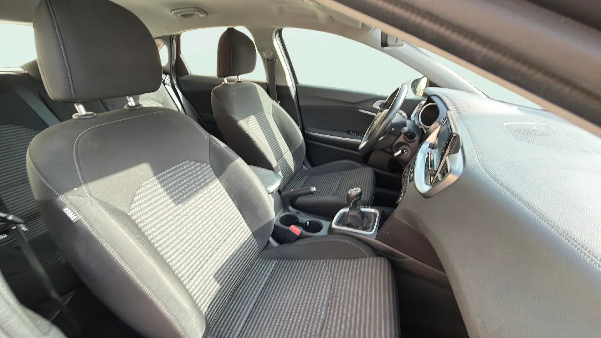 Kia Ceed 1.6 MHEV Tech DCT - foto 8