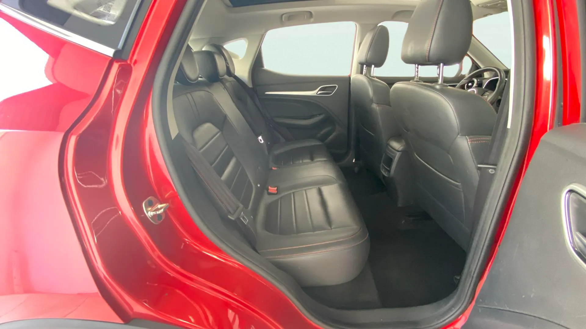 MG ZS 1.0T Luxury - foto 8