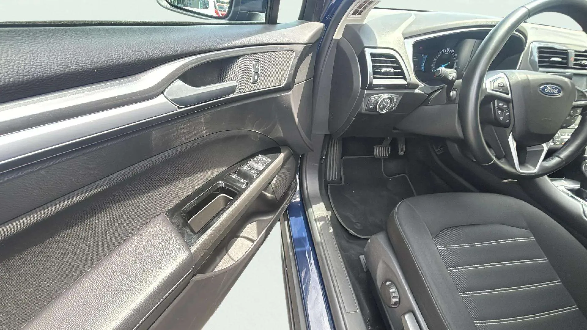 Ford Mondeo 2.0 Híbrido Trend HEV - foto 18