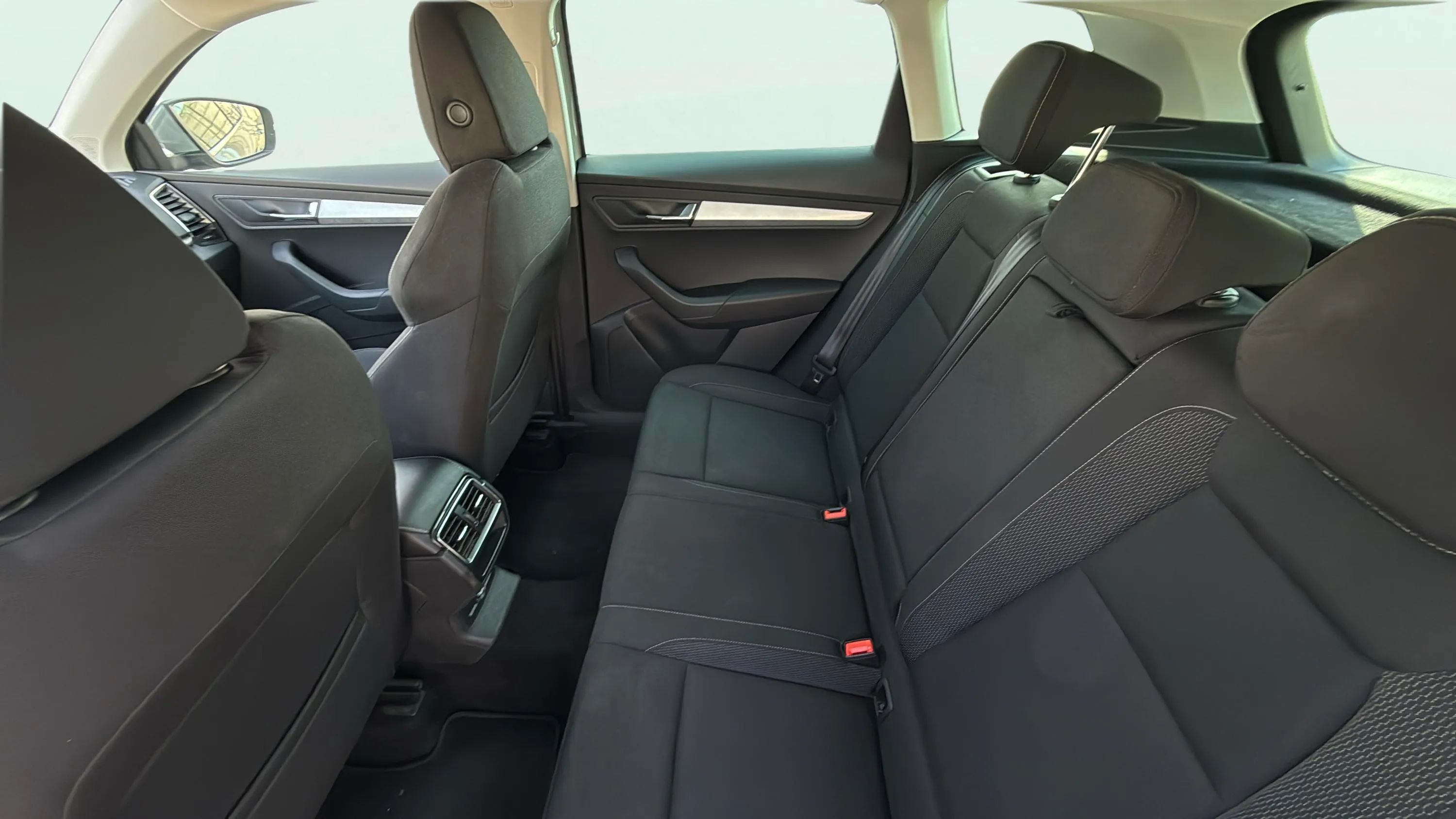 Škoda Karoq 2.0 TDI Selection - foto 17
