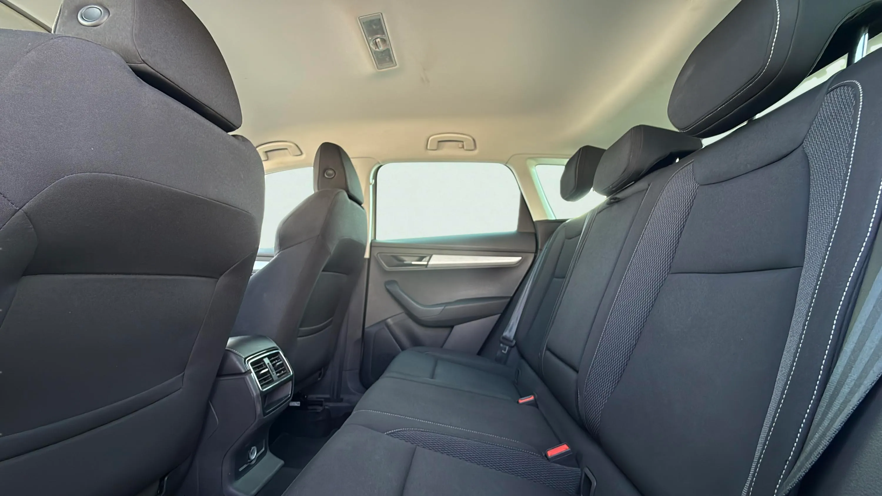Škoda Karoq 2.0 TDI Selection - foto 16