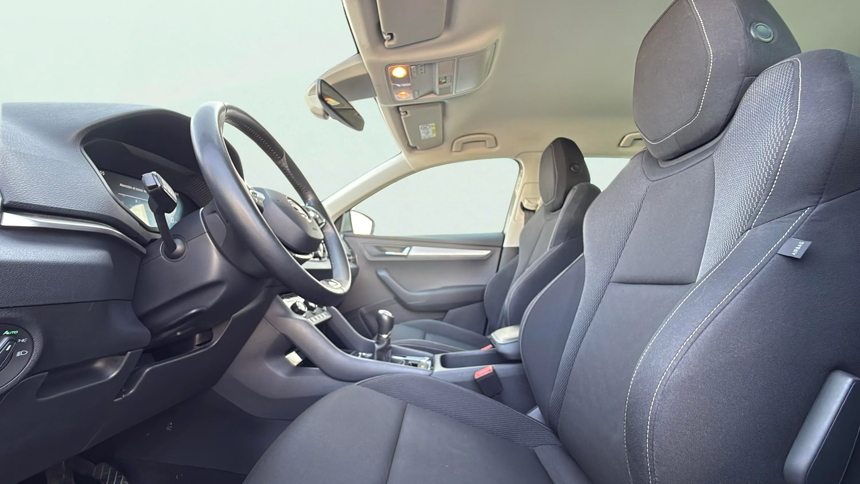 Škoda Karoq 2.0 TDI Selection - foto 15