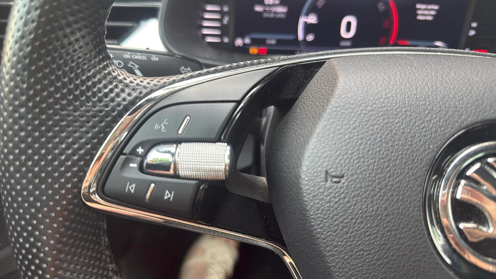 Škoda Scala 1.0 TSI Sport Plus - foto 18