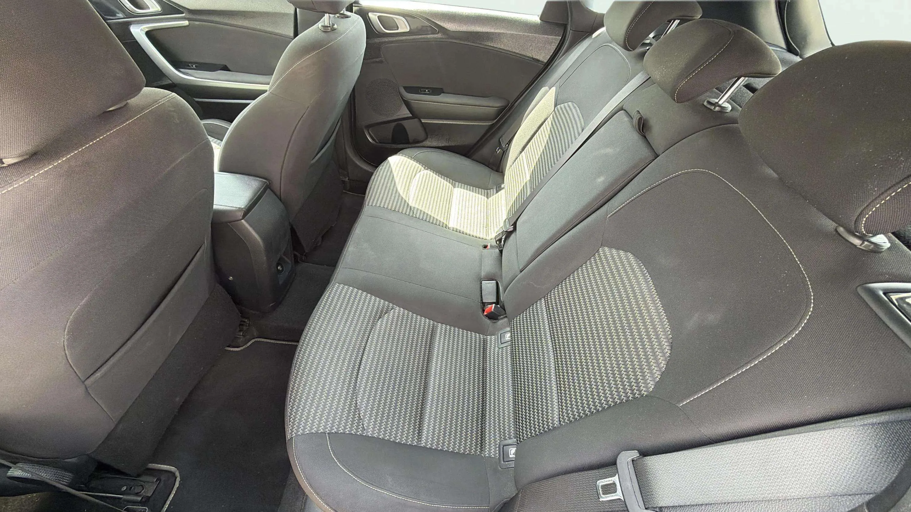 Kia Ceed 1.6 MHEV iMT Drive - foto 17