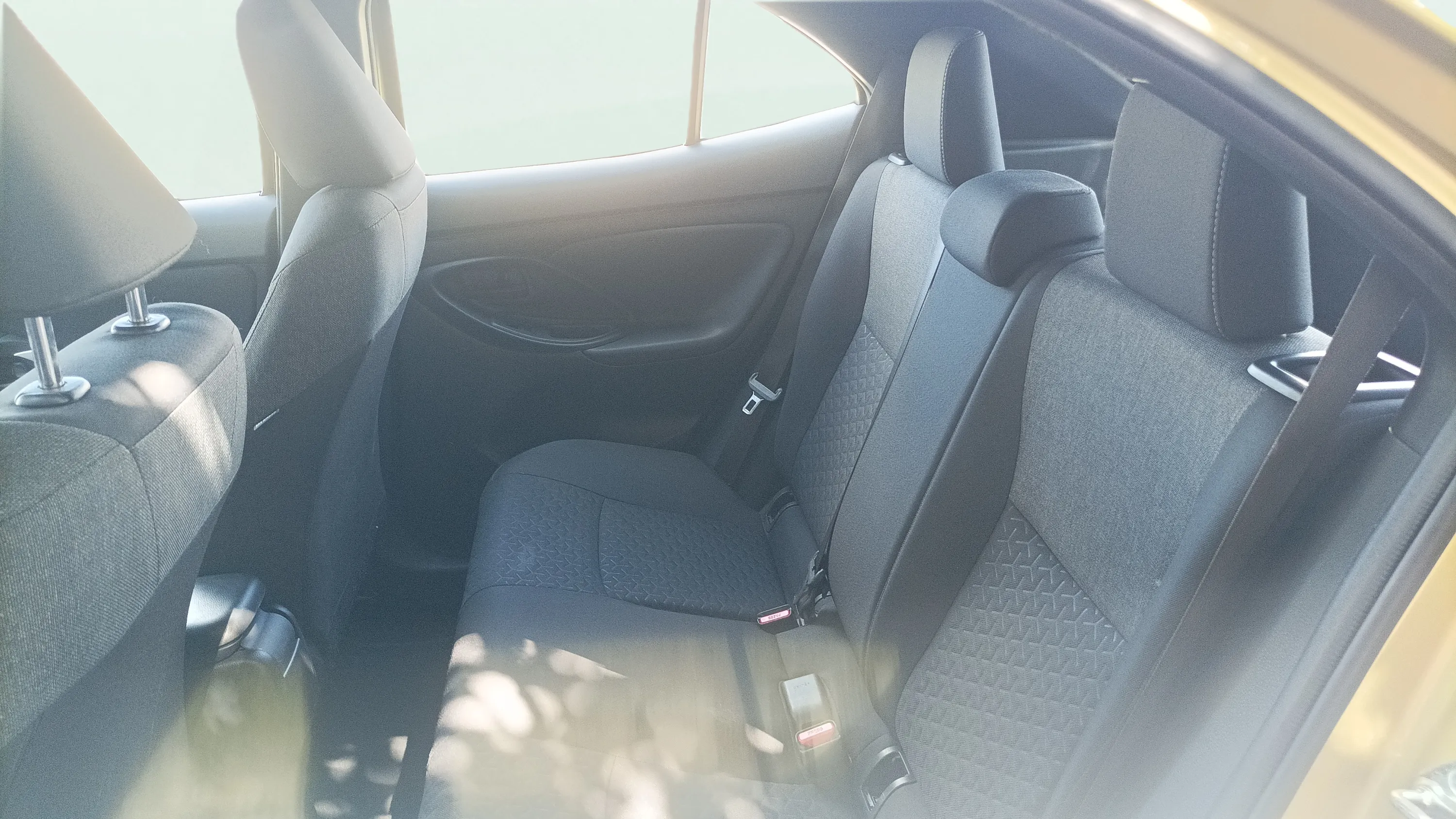 Toyota Yaris 1.5 120H Active Tech - foto 21