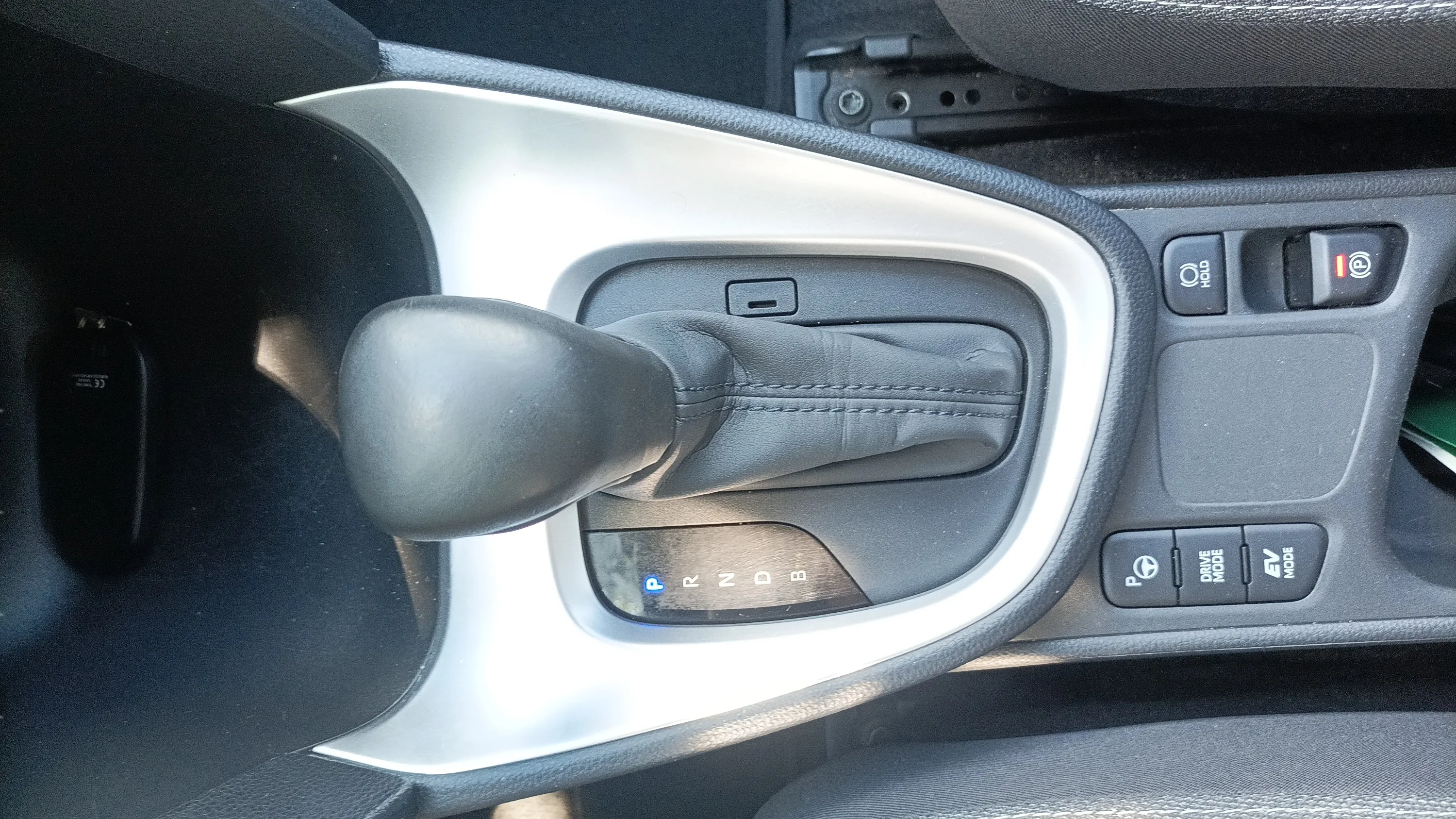 Toyota Yaris 1.5 120H Active Tech - foto 25
