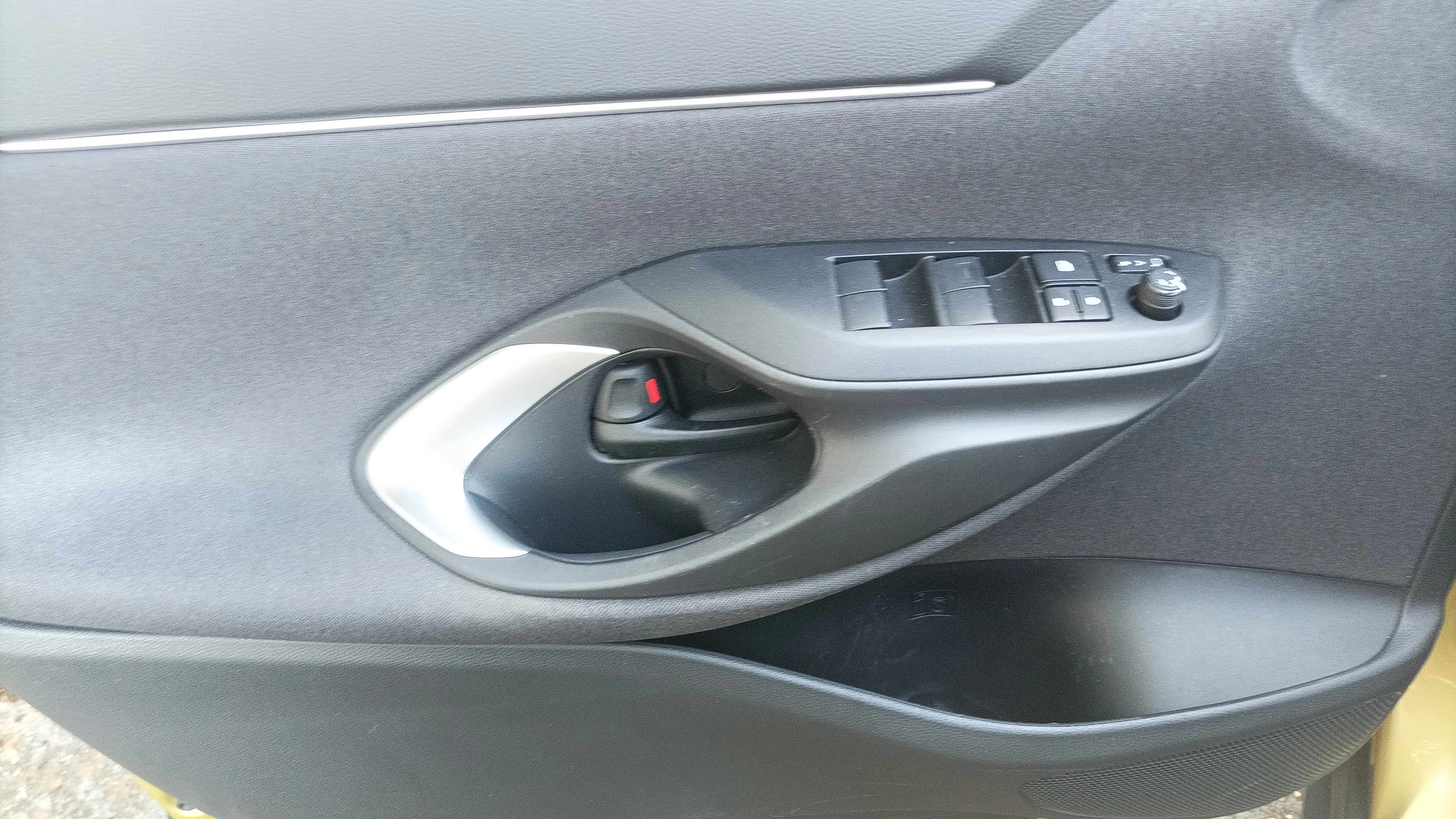 Toyota Yaris 1.5 120H Active Tech - foto 24