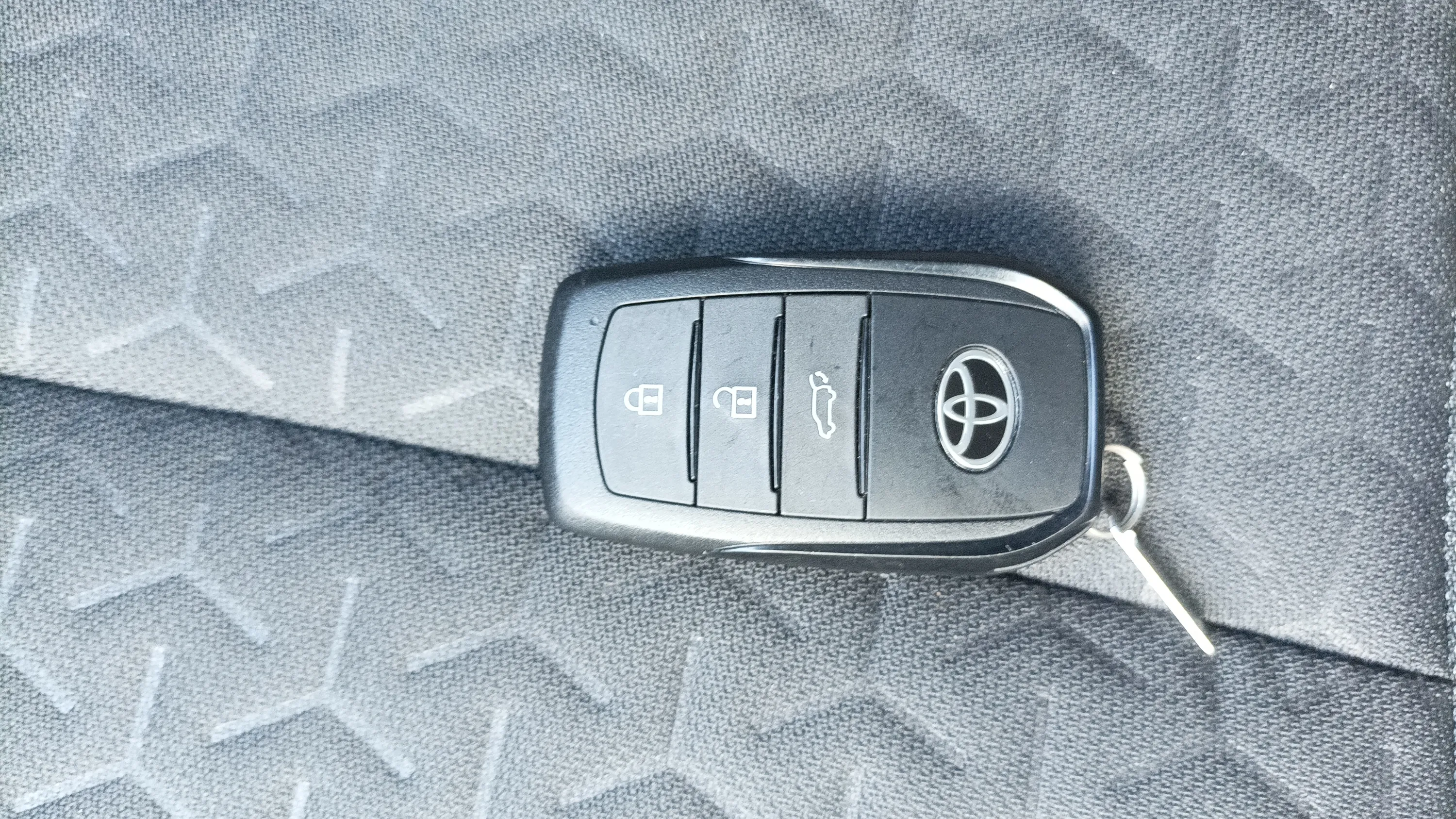Toyota Yaris 1.5 120H Active Tech - foto 27