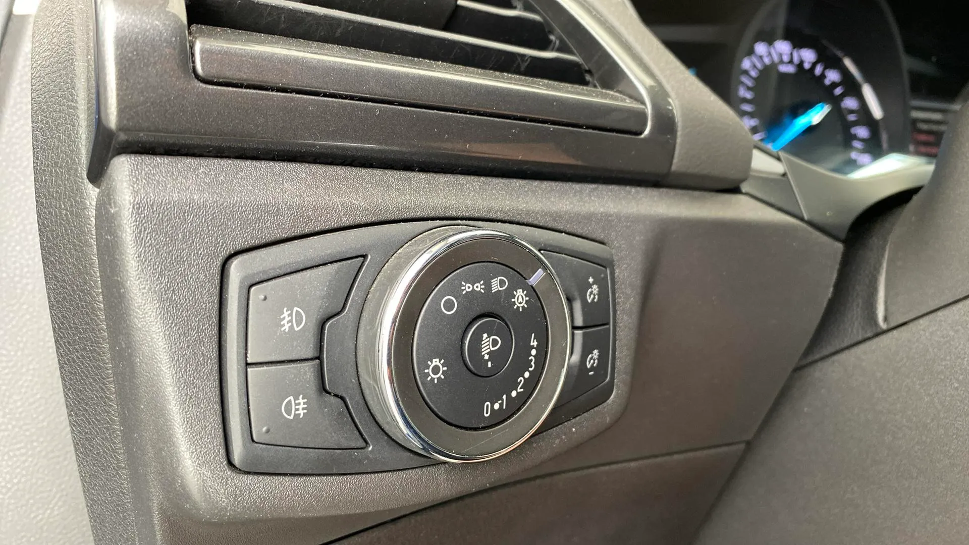 Ford Mondeo 2.0 Híbrido Trend HEV - foto 21