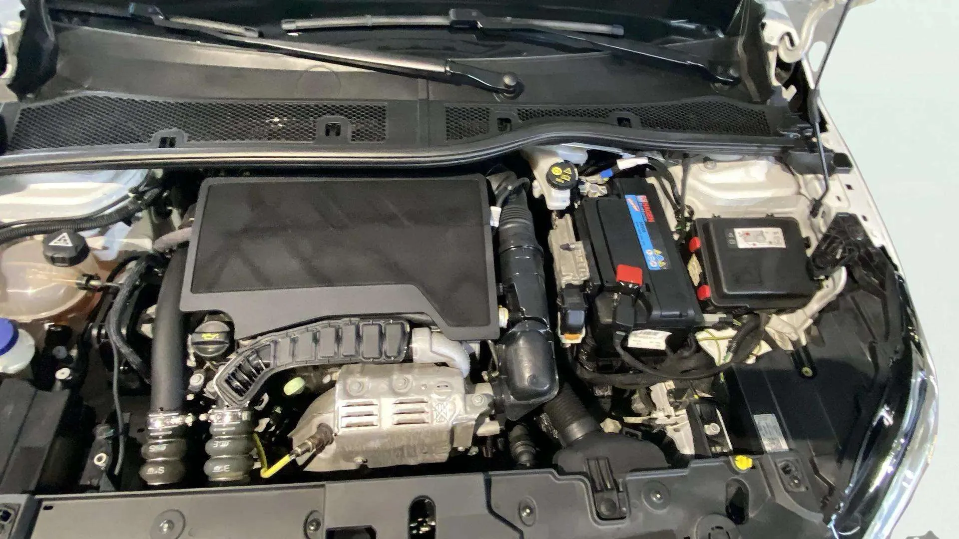 Opel Corsa 1.2T XHL - foto 18
