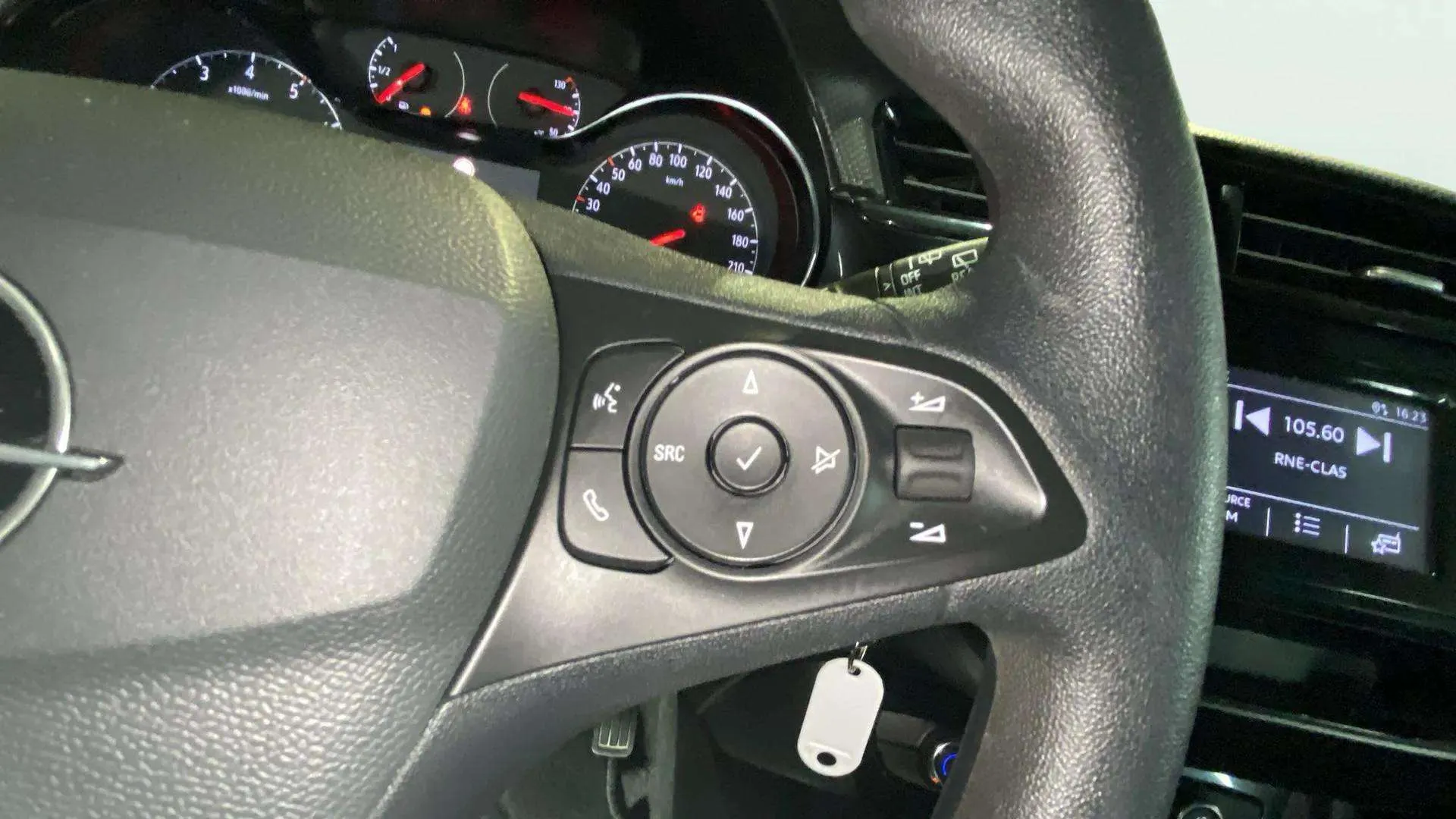 Opel Corsa 1.2T XHL - foto 24