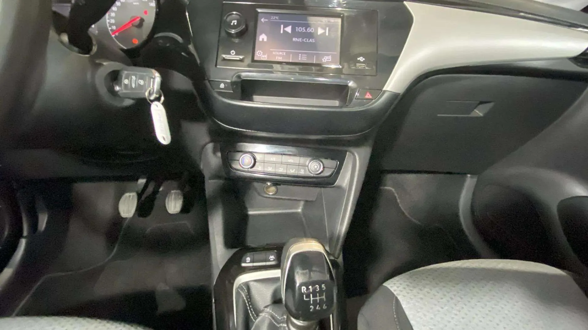 Opel Corsa 1.2T XHL - foto 10
