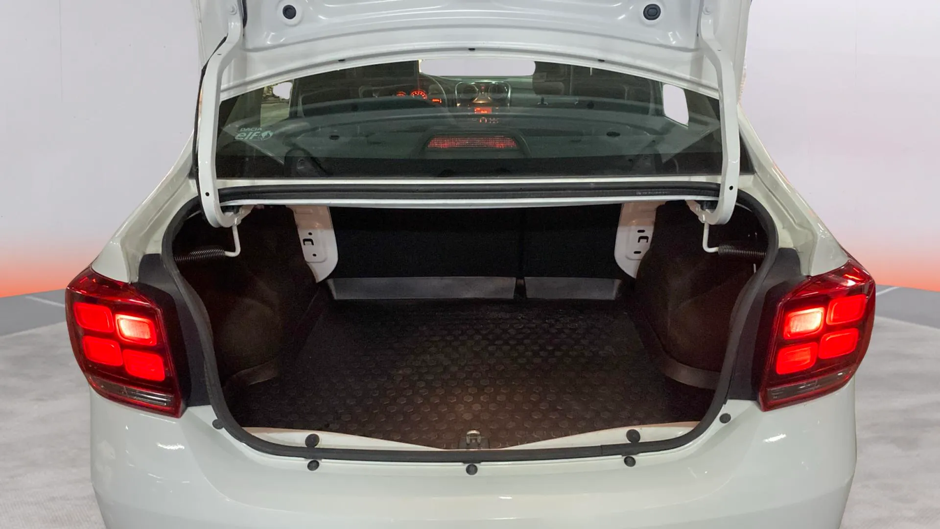 Dacia Logan Essential TCe GLP 18 - foto 9