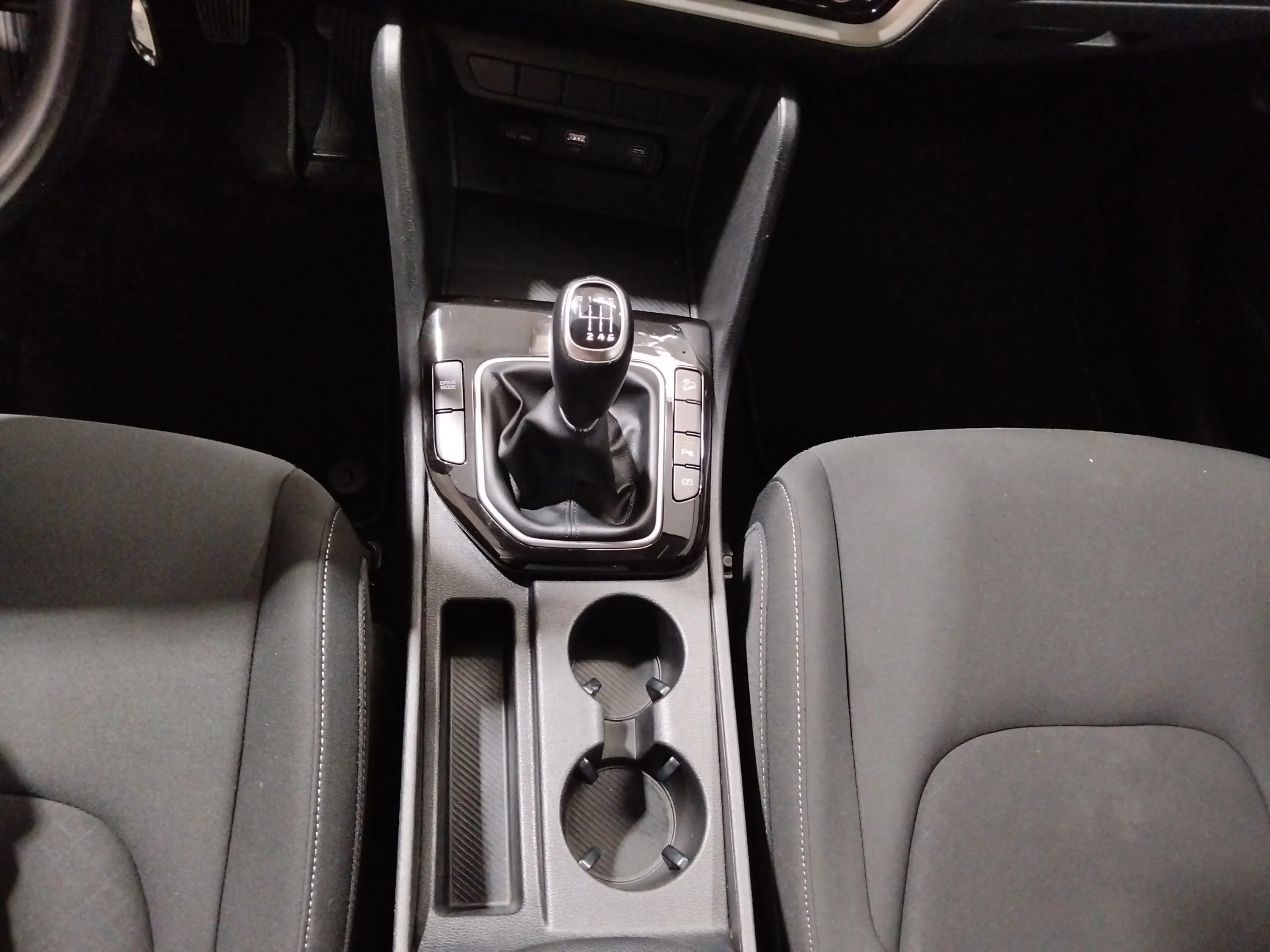 Kia Sportage 1.6 CRDi MHEV Business 4x2 - foto 20