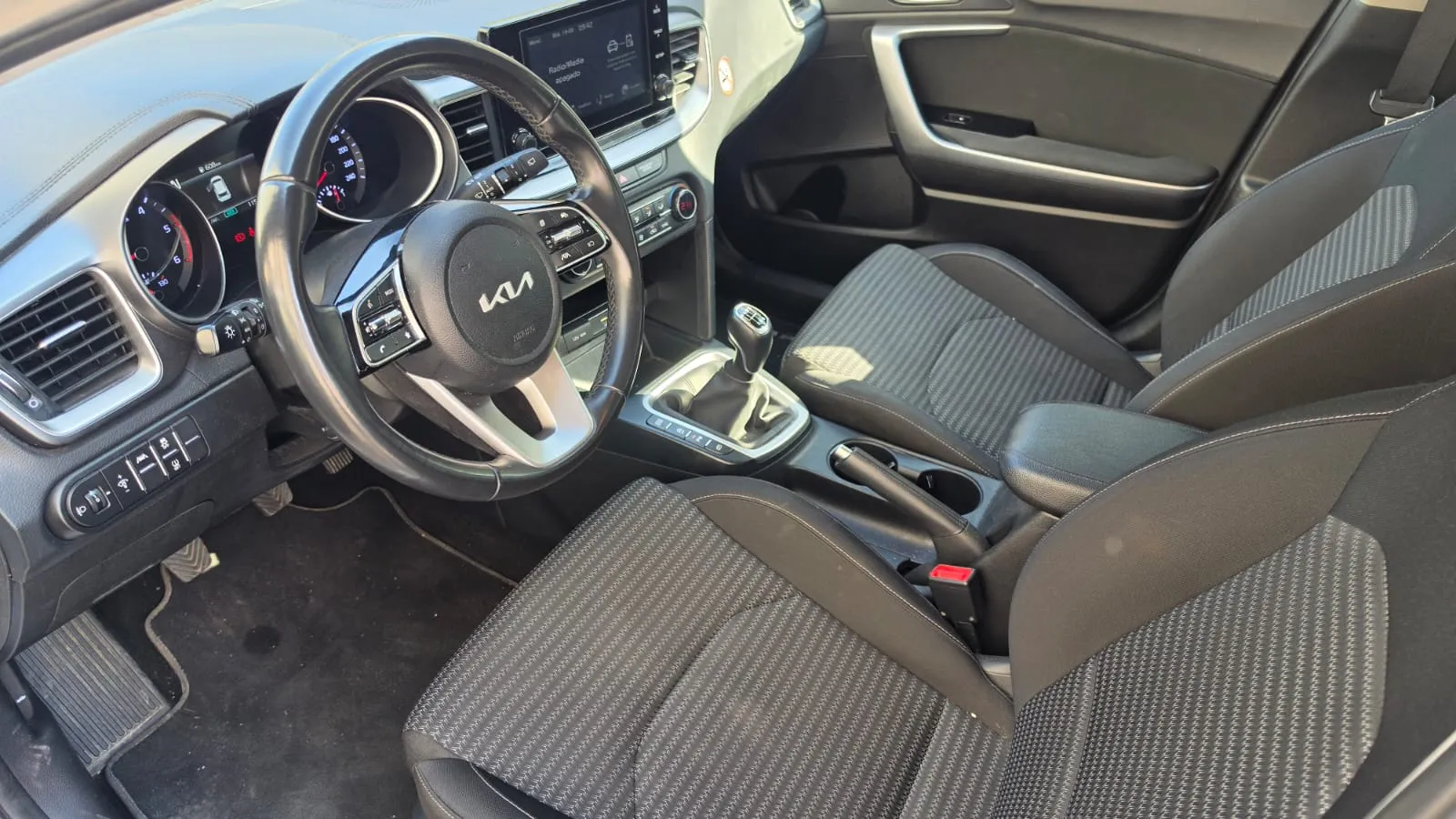 Kia Ceed 1.6 MHEV iMT Drive - foto 14