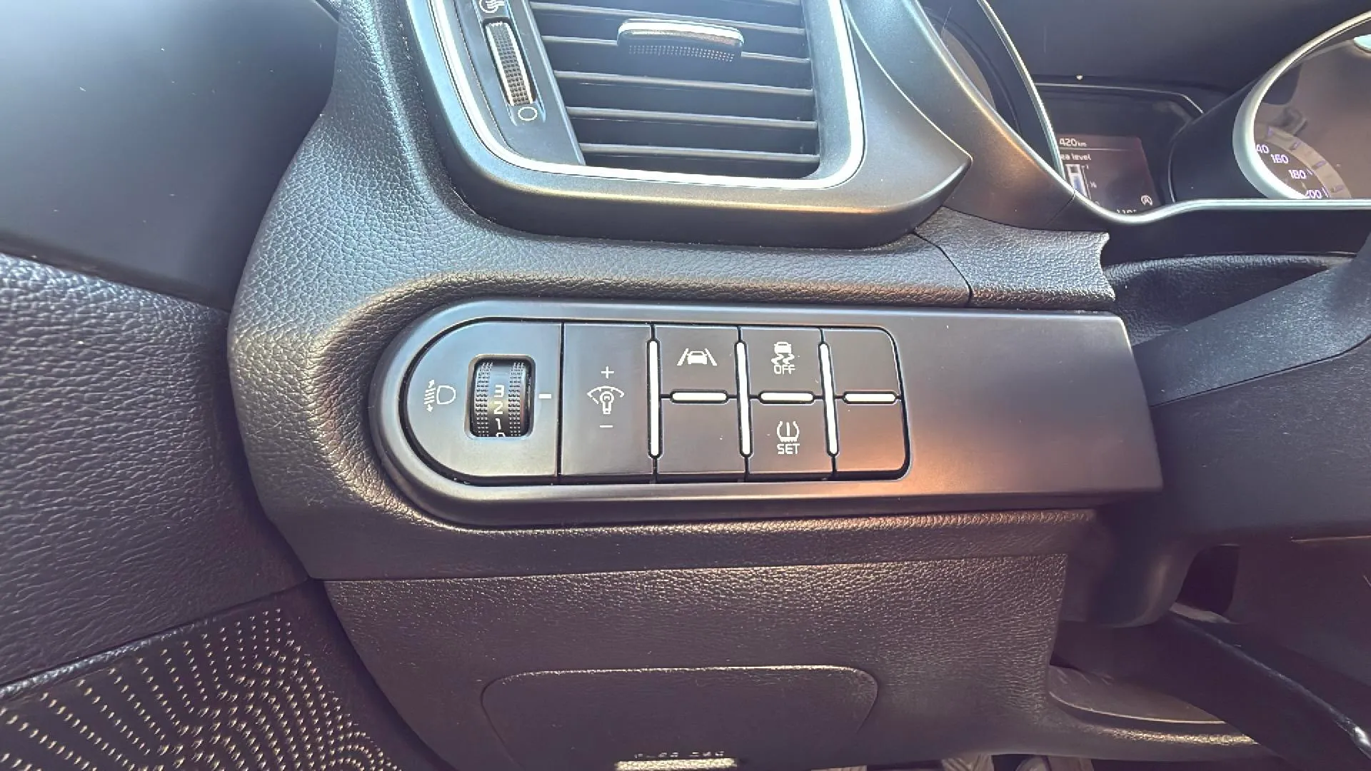 Kia Ceed 1.6 MHEV iMT Drive - foto 24