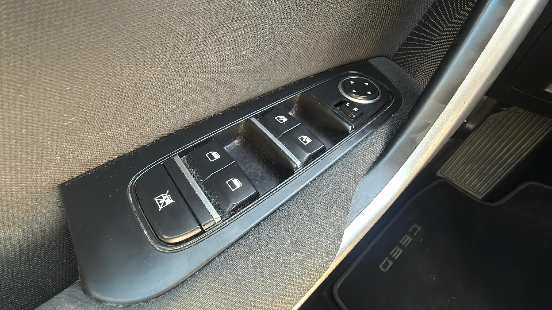 Kia Ceed 1.6 MHEV iMT Drive - foto 25