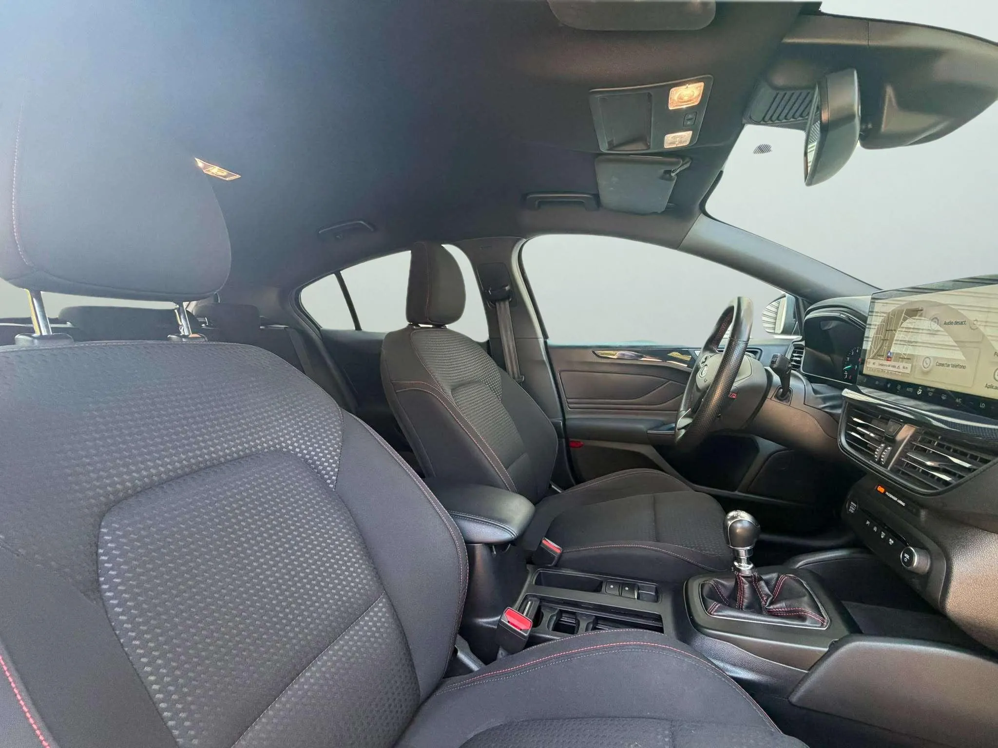 Ford Focus 1.0 EcoBoost MHEV ST-Line - foto 18