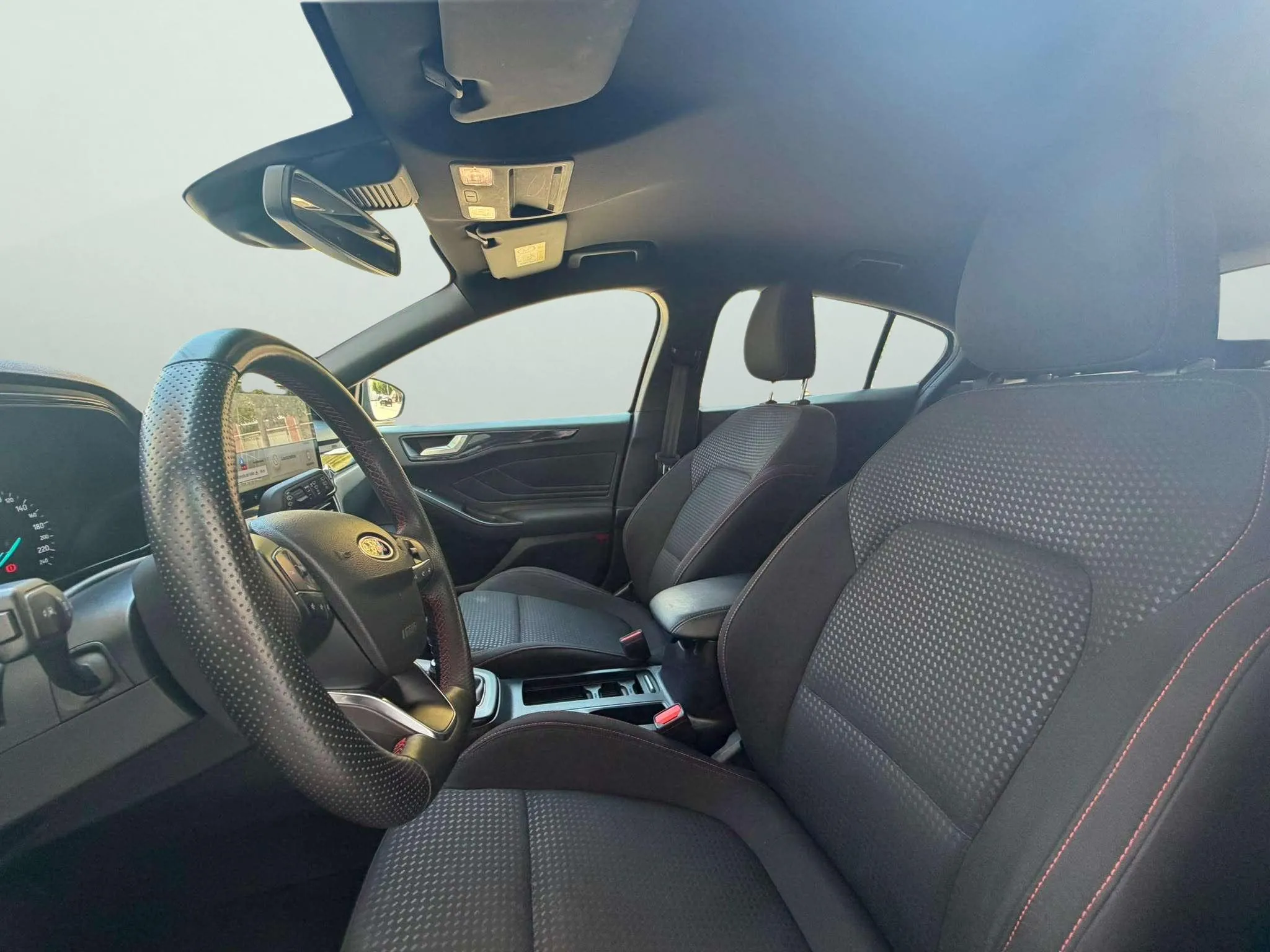 Ford Focus 1.0 EcoBoost MHEV ST-Line - foto 19