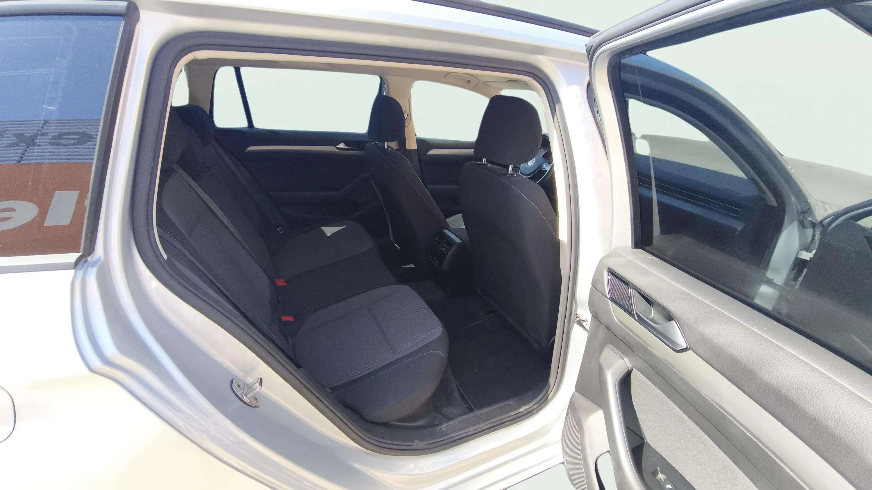 Volkswagen Passat Variant Advance 1.6 TDI BMT - foto 15