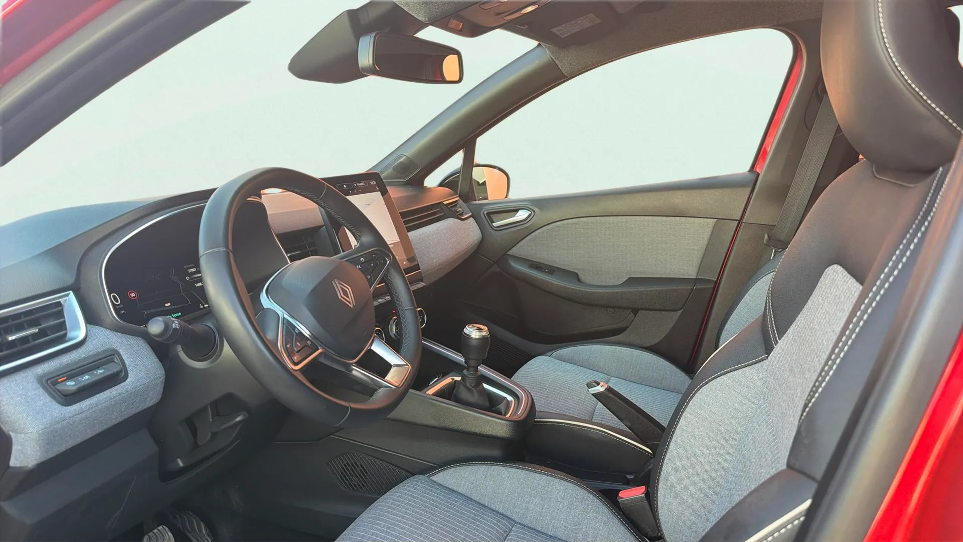 Renault Clio Techno TCe 90 - foto 12