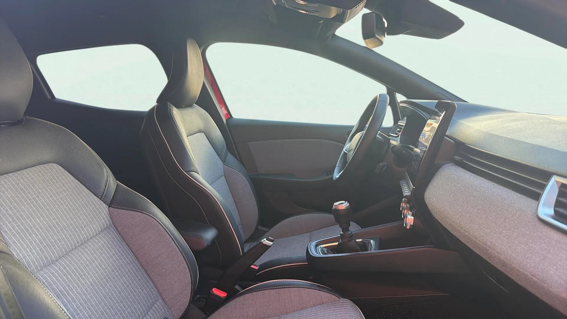 Renault Clio Techno TCe 90 - foto 13